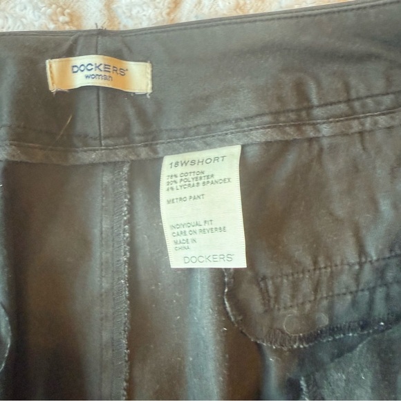 Dockers Women's Black Trousers size 16S A37 - Picture 7 of 7